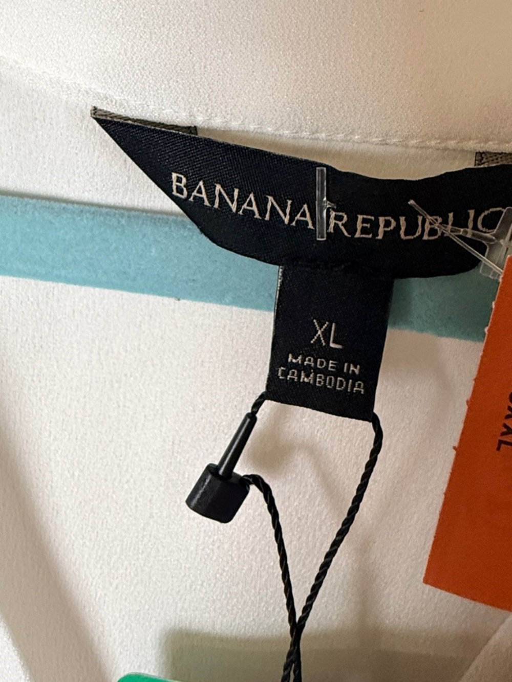 Banana Republic White V-Neck Cap Sleeve Blouse - Picture 4 of 5